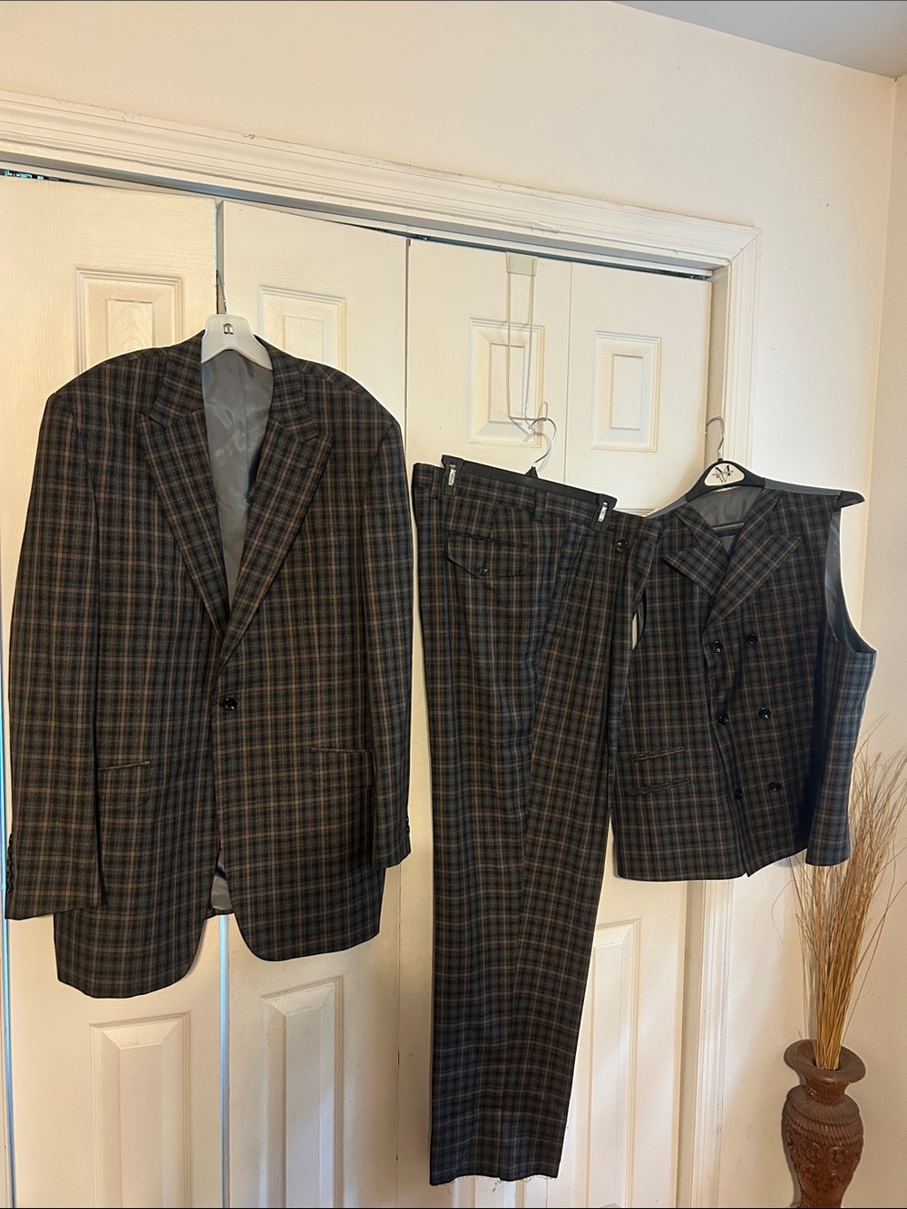 Tiglio Men's Plaid Three-Piece Suit Jacket, 46L